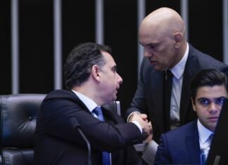 Pacheco entra na mira da oposição por impeachment de Moraes