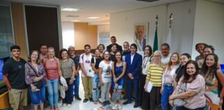 Primeira turma 60+ do Curso de Turismo da UnB é recebida pelo GDF
