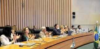 Universitários participam de comemoração ao Dia do Biólogo