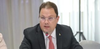 CCJ aprova honrarias a secretário e líderes religiosos