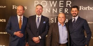 Governador celebra a escolha de Brasília para o início da regionalização da revista Forbes
