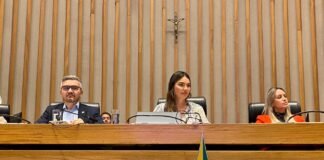 Governo se compromete a não derrubar quiosques do Distrito Federal