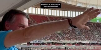 Jair Bolsonaro é ovacionado no estádio Mané Garrincha no DF