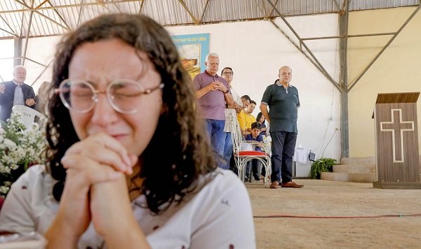 Mais de sete mil fiéis se reúnem em celebração religiosa em São Sebastião