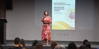 Servidores da Educação participam de evento sobre prevenção ao suicídio