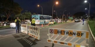 Detran-DF lança campanha sobre o uso do celular ao volante