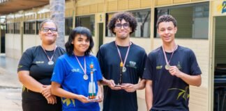 Alunos da rede pública conquistam ouro em Olimpíada Internacional de Matemática