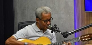 CLDF concede o título de Cidadão Honorário de Brasília ao músico Tião Rodrigues, fundador da banda Squema 6