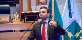 Fábio Felix alerta para “desmonte” da Caesb