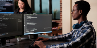 Curso gratuito de desenvolvimento de sistemas tem inscrições abertas