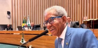 CLDF reconhece trajetória do músico Tião Rodrigues com Título de Cidadão Honorário de Brasília