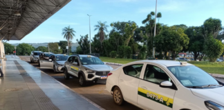 Táxis poderão trafegar até dez anos de idade