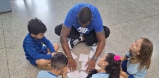 Alunos de jardim da infância participam de ação educativa de saúde