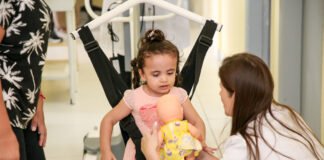 Suspensório inova tratamento fisioterapêutico infantil na rede pública do DF