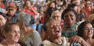 Centros olímpicos e paralímpicos promovem bailes em celebração ao Mês do Idoso