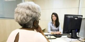 PRO60+ oferece canais de atendimento contra preconceito e restrições de direitos trabalhistas