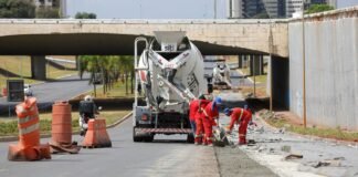 Último trecho da faixa exclusiva de ônibus na W3 Sul começa a ser concretado