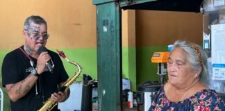 No Dia Internacional do Idoso, feirantes do Cruzeiro são homenageados com serenata