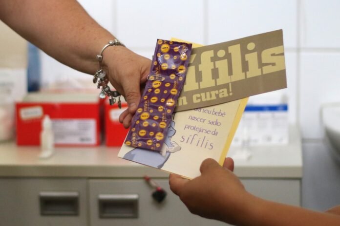 SES-DF-distribui-preservativos-e-realiza-de-testes-rapidos-em-todas-as-UBSs-e-em-unidades-especializadas.-Foto-Andre-Borges-Agencia-Brasilia.jpeg