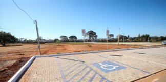 Operação fiscaliza o uso de vagas especiais em Taguatinga