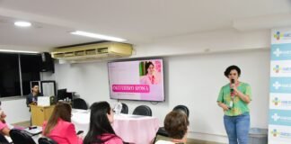 Especialistas orientam colaboradoras do Hospital de Base contra câncer de mama
