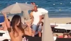 Vídeo: a Europa é legal no verão, as meninas mostram as…