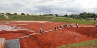 Estudantes de arquitetura visitam obras do Drenar DF