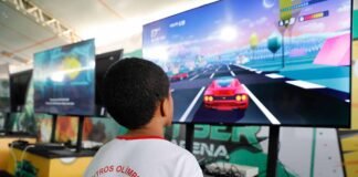 Crianças em vulnerabilidade têm acesso gratuito a jogos eletrônicos no Cyber Arena do Recanto das Emas