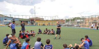 Programa da PM oferece aulas gratuitas de futebol a jovens de São Sebastião