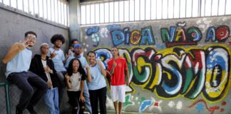 Projeto antirracista auxilia na formação de identidade de jovens negros da rede pública