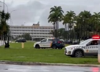 Agora: PM desativa explosivos próximo à Praça dos Três Poderes