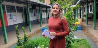 Questão do Enem 2024 cita professora da SEEDF que usa memes no combate às fake news