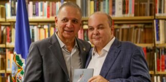 Governador Ibaneis Rocha participa de lançamento de livro de ex-senador