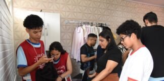 CEF 03 de Planaltina inaugura loja de roupas para estudantes