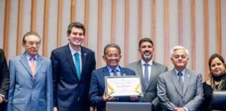 Jornalista Toni Duarte recebe Título de Cidadão Honorário de Brasília
