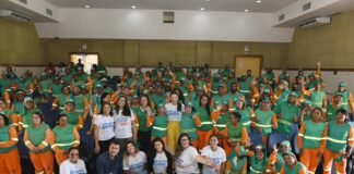Programa reúne 500 colaboradores de limpeza urbana para debater violência contra mulheres