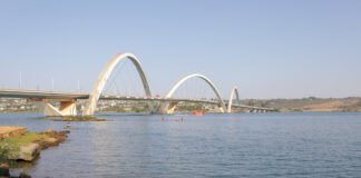 Bacia do Drenar DF vai garantir que água do Lago Paranoá siga própria para banho
