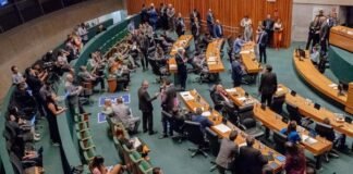 Distritais autorizam crédito de R$ 3 milhões para gestão compartilhada do Cine Brasília