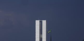 A dois dias do recesso, pacote fiscal segue pendente no Congresso