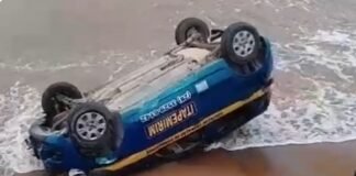 Mulher fica nervosa e capota carro de autoescola no mar durante aula de direção no ES