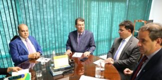 Governadores discutem mudança no texto da Reforma Tributária com relator da PEC no Senado