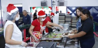 População participa de ceia natalina no Restaurante Comunitário de São Sebastião