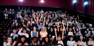 Estudantes do CIL 01 vivenciam experiência cultural ao ver filme em inglês no cinema