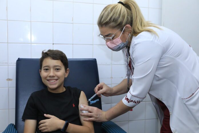 Mais-de-2-milhoes-de-doses-de-vacinas-foram-aplicadas-em-pessoas-de-todas-as-faixas-etarias-em-2024-no-DF.-Foto-Jhonatan-Cantarelle-Agencia-Saude-DF.jpg