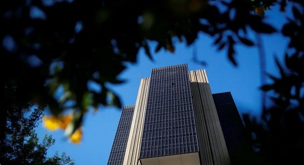 Relatório do BC revela pico de incerteza entre economistas