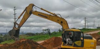 Manilhas de concreto são instaladas no acesso principal do Assentamento Dorothy Stang, em Sobradinho