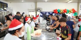 Público do Restaurante Comunitário de Brazlândia se encanta com cantata natalina