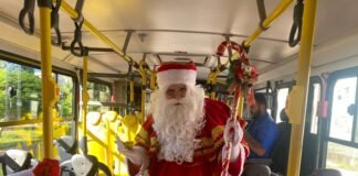 Ação natalina especial distribui panetones em linhas do transporte público do DF