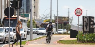 Vai de bike? Confira dicas para andar e para transportar a bicicleta com segurança