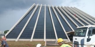 Equipes finalizam a limpeza interna e últimos retoques no entorno do Teatro Nacional
